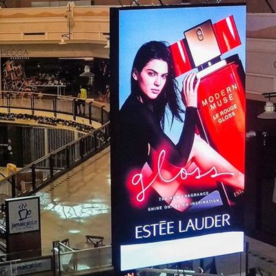 P3 SMD Digital Advertising Display Screens 900 Nits Brightness For Fixed Installation