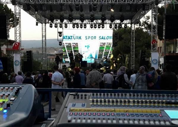 Exterior Waterproof Stage LED Screen 500*500mm Cabinet Size Easy Installation