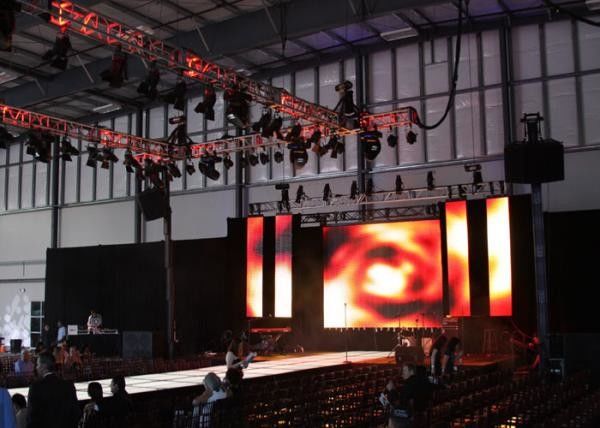 Commercial Advertising Stage LED Screen 3mm Pixel Pitch SMD2121 LED Package
